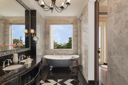 room detail thumbnail 2