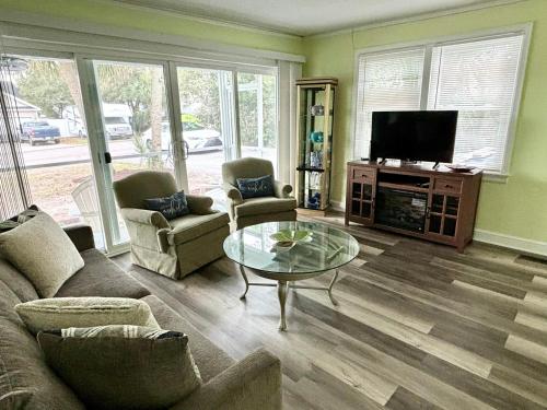 Guestroom, Ocean Breeze Cottage 3 Bedroom House in Other