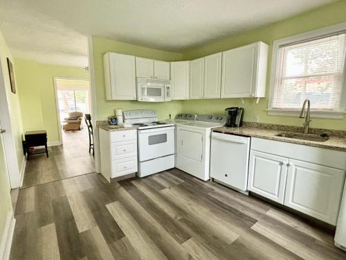 Ocean Breeze Cottage 3 Bedroom House in Other