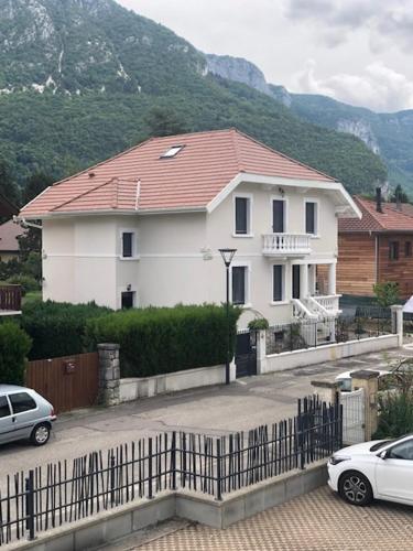 Belle maison familiale avec piscine et dépendance à 2min du lac