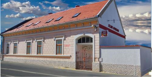 Szlavi Apartman - image 5