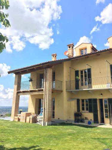 Panoramic villa on the hills of the Langhe among the vineyards large swimming pool in Farigliano