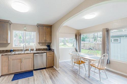 Spacious coastal property with separate living quarters wood stove & grill in Coos Bay