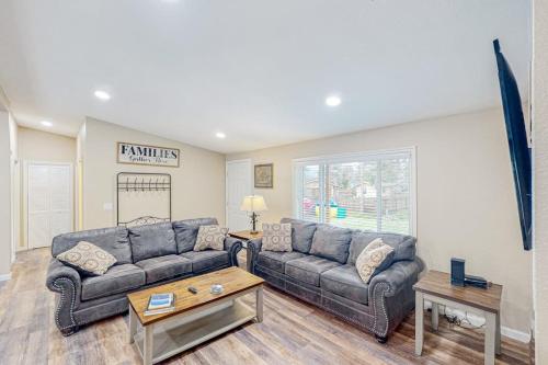 Spacious coastal property with separate living quarters wood stove & grill in Coos Bay