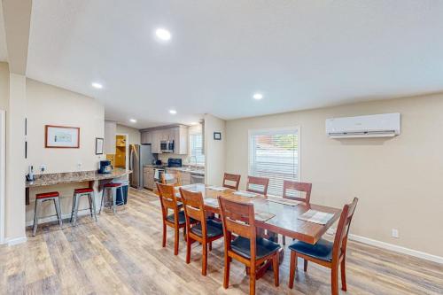 Spacious coastal property with separate living quarters wood stove & grill in Coos Bay