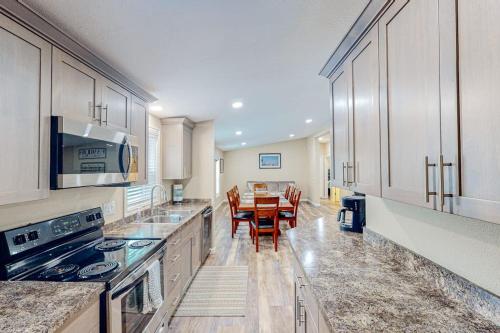 Spacious coastal property with separate living quarters wood stove & grill in Coos Bay