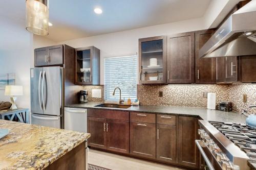 Stunner apt with fireplace grill partial ocean views & partial AC in Gold Beach (OR)