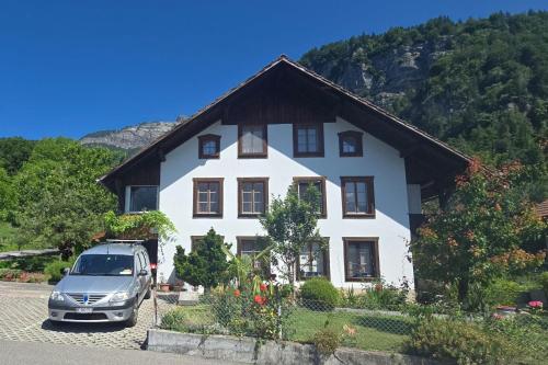 Weisses Haus in Brienz, Schweiz