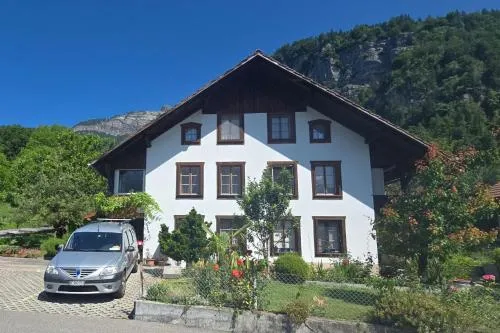 Weisses Haus in Brienz, Schweiz