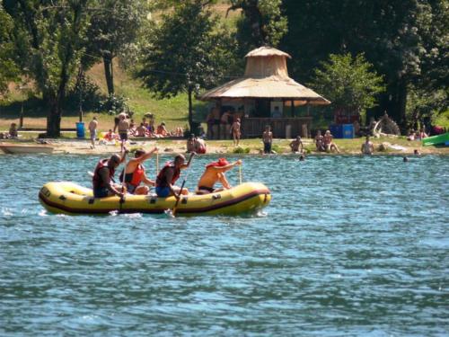 Bungalov camp Borasnica - Hotel - Jezero