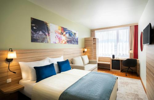 room detail thumbnail 1