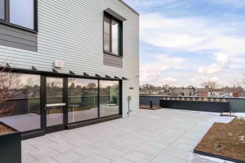 บริการและสิ่งอำนวยความสะดวก, Blueground East Somerville rooftop nr Prospect Park BOS-1106 in ซอเมอร์วิล (MA)