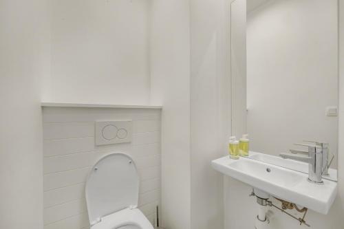 Canal Saint-Martin Spacious 2BR with NetFlix - image 3