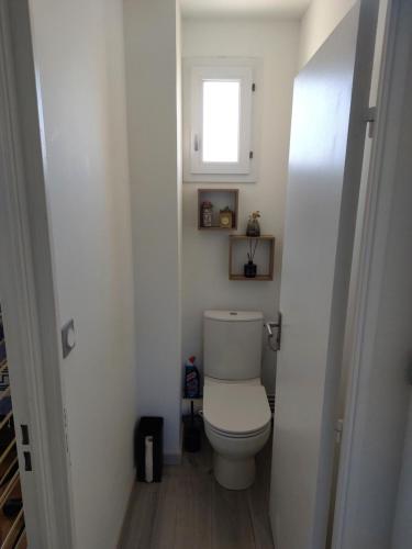 Bathroom, Maison Montpellier in Prunet