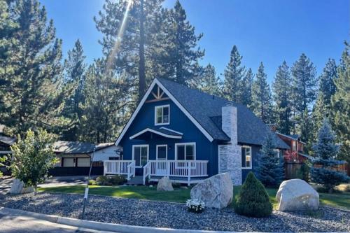 Beautifully Updated Home - 10 Minutes to Heavenly & Beach – khách sạn tại Tahoe Valley