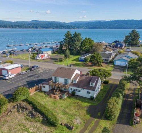 On the Water's Edge - Dog-Friendly Crabbing Bridge Views & More in 沃爾德波特