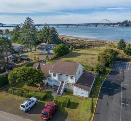 On the Water's Edge - Dog-Friendly Crabbing Bridge Views & More in 沃爾德波特