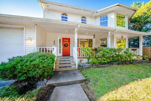 Beautiful coastal escape on golf course with enclosed yard & private gas grill in 沃爾德波特