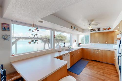 Dog-Friendly Bayfront Home with Private Hot Tub Water & Bridge Views Free WiFi in Bayshore (OR)