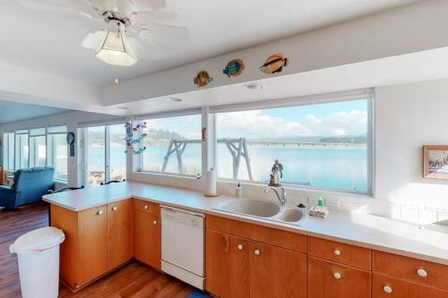 Dog-Friendly Bayfront Home with Private Hot Tub Water & Bridge Views Free WiFi in Bayshore (OR)