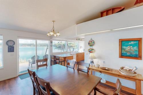 Dog-Friendly Bayfront Home with Private Hot Tub Water & Bridge Views Free WiFi in Bayshore (OR)