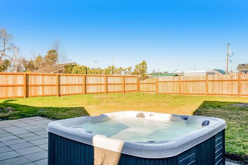 Downtown home with private hot tub & WiFi - walk to beach - dog-friendly yard in Ocean Park (WA)