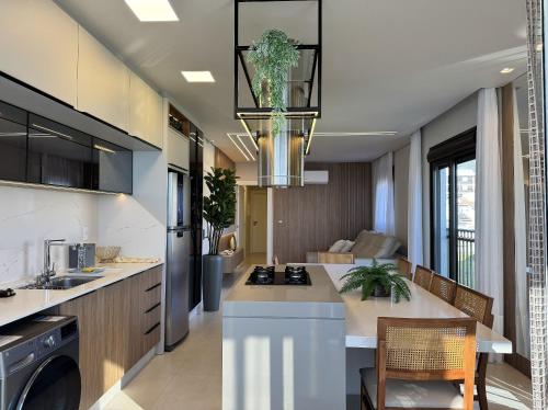 Sonho de Palmas 102 - Apartamento de frente para o mar na bela praia de Palmas com 3 dormitórios sendo 2 suítes - image 3