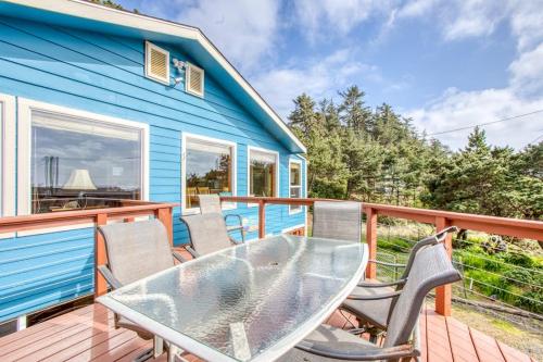 Dog-Friendly Home with Ocean Views Easy Beach and Bay Access and Free WiFi in Bayshore (OR)