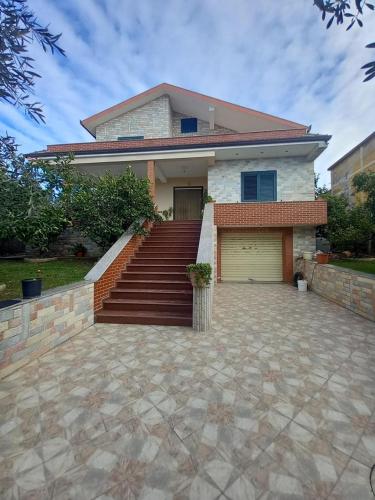 Villa Relax Manëz, Durrës – khách sạn tại Vore