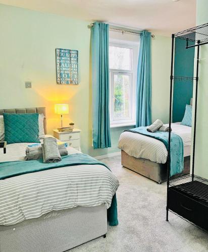 Relaxing 4BR Home All Ensuite Sleeps 8 in Preston gîte à louer Preston