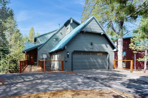Two-Story Family-Friendly Home with Full Kitchen & washer&dryer – khách sạn tại Northwoods