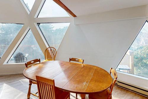 Unique Geodesic Dome Home with WiFi Deck & Lovely Views - 2 Dogs OK in Otter Rock (OR)
