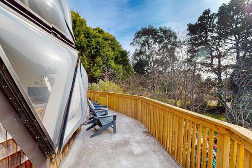 Unique Geodesic Dome Home with WiFi Deck & Lovely Views - 2 Dogs OK in Otter Rock (OR)