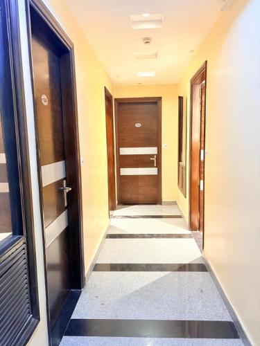 Hotel Raj Mahal Inn @ New Delhi - 숙소 외관