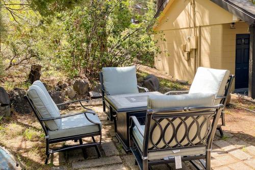 Modern lake-view hotel - all eight rooms - dog-friendly - near beach & golf in Kings Beach (CA)