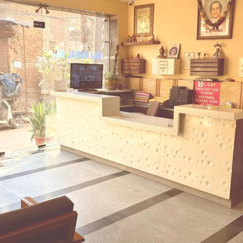 Hotel Raj Mahal Inn @ New Delhi - 로비