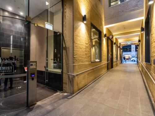 Upscale 2BR Apartment Premium City Living - image 6