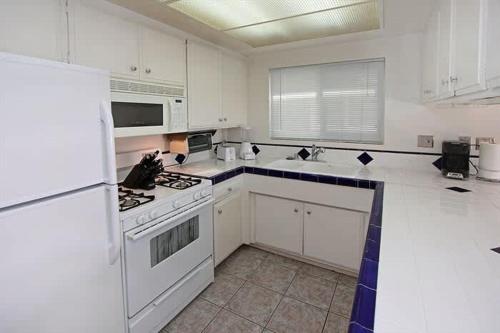 Location! Walk to beach grocery restaurants home - image 3