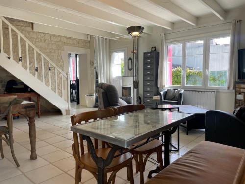 Iekārtas, ღ La Demeure - Maison calme & cosy, Wifi, Jardin in Verines