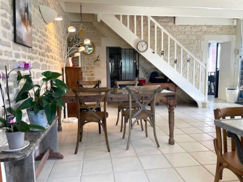 Iekārtas, ღ La Demeure - Maison calme & cosy, Wifi, Jardin in Verines