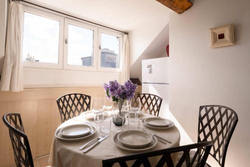 Luxury Top Floor 2BR with Paris Rooftop Views - image 4