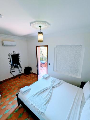 Las Palmeras Guest House - image 3