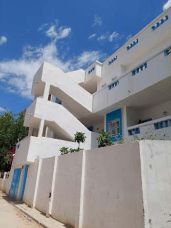 Residence Mezrani - 4 voyageurs avec 2 Chambres, 1 salon et 1 belle terrasse !!! in 艾利亞納