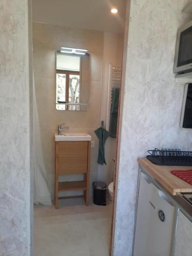 Vannituba, Petit studio avec jardin à 10 mn d'Avignon (Petit studio avec jardin a 10 mn d'Avignon) in Entraigues-sur-la-Sorgue