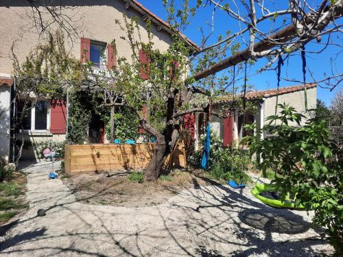 Aed, Petit studio avec jardin à 10 mn d'Avignon (Petit studio avec jardin a 10 mn d'Avignon) in Entraigues-sur-la-Sorgue