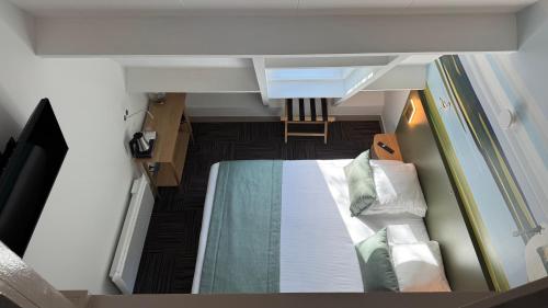 1 double bed, 1 twin bed