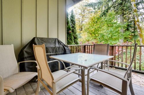 Mountain lodge with hot tub & pool - close to golf & skiing in Mt Hood Village (OR)
