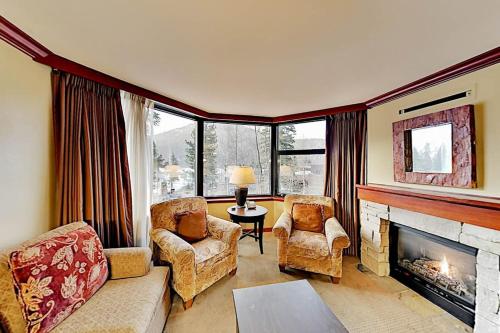 Everett by AvantStay 5mins to Palisades Tahoe w HOT TUB, Скво-Вэлли (фото 10)