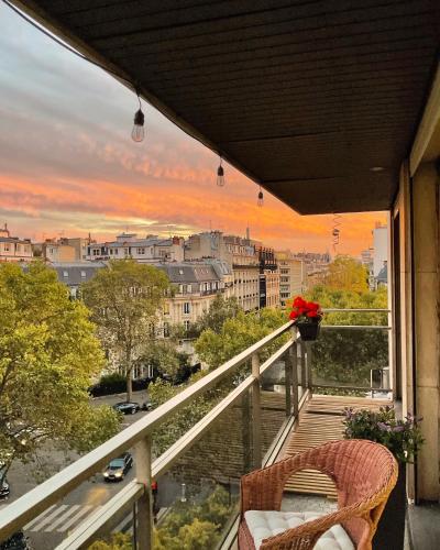 Romantic Balcony Studio near Arc de Triomphe