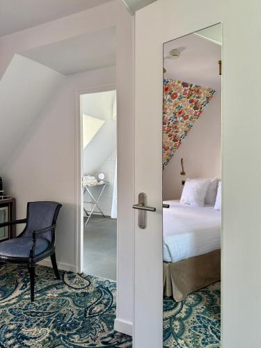 room detail thumbnail 1